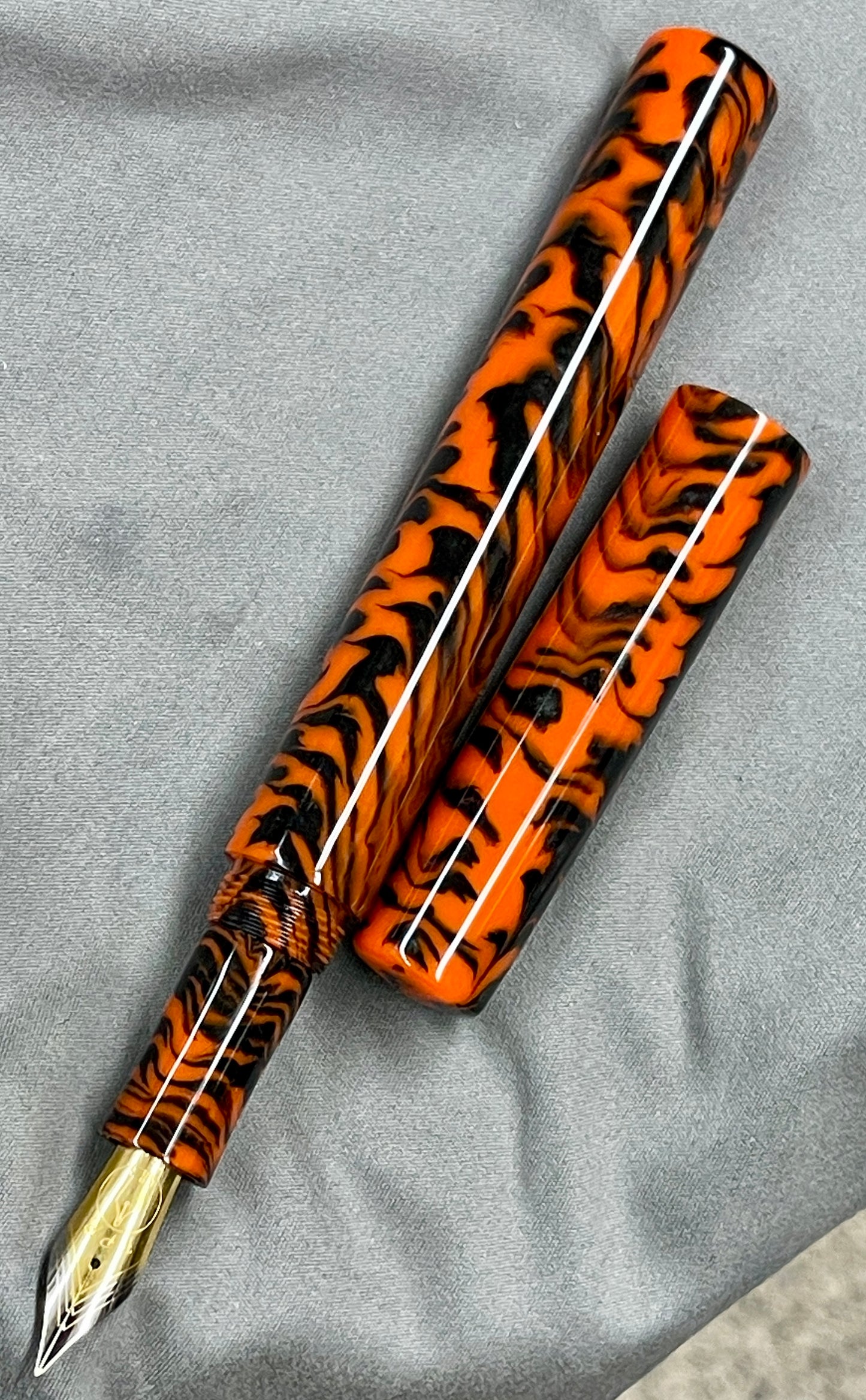 Z - Tiger Pen