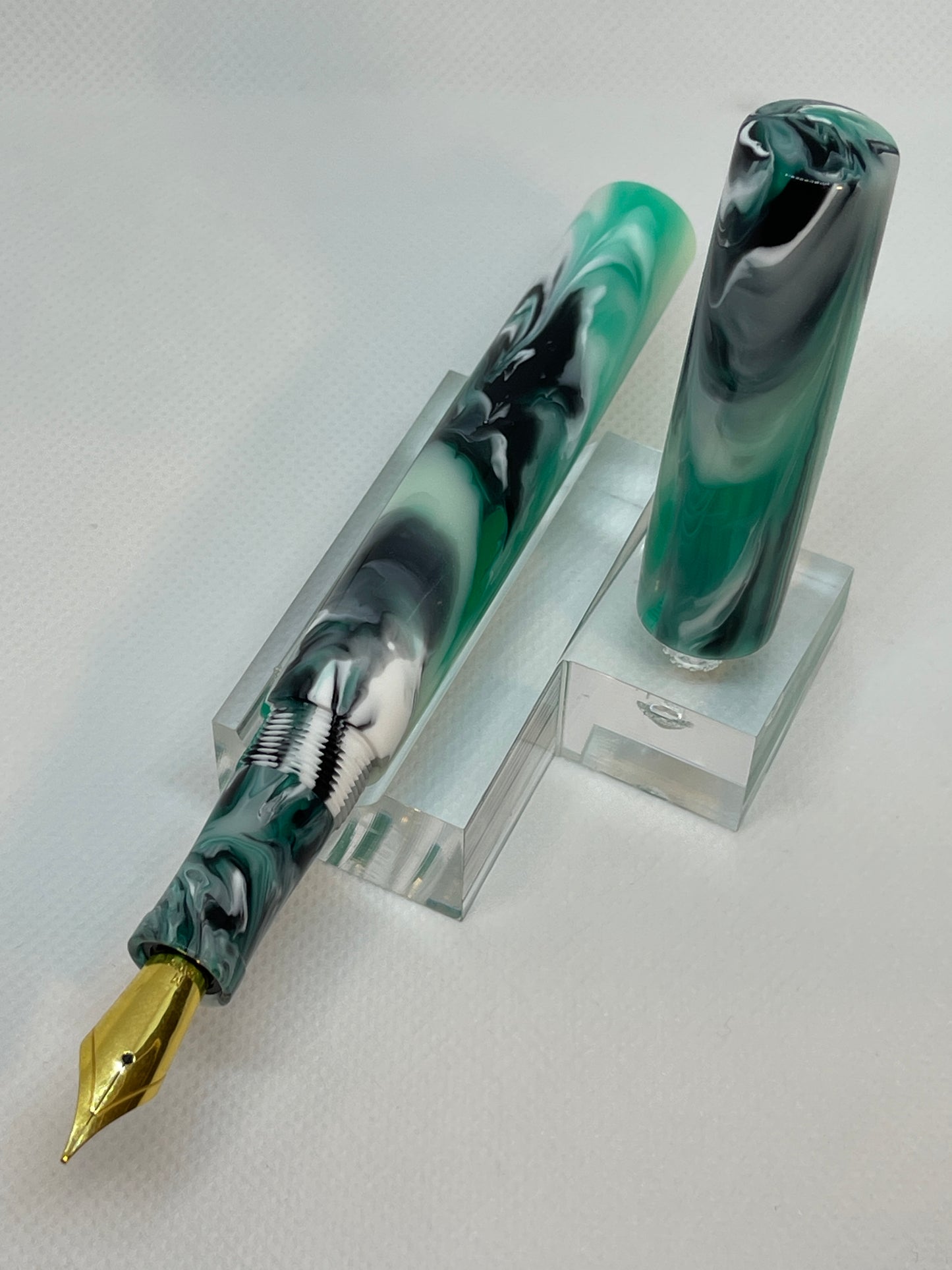 Betta Fight (Green) Fountain Pen