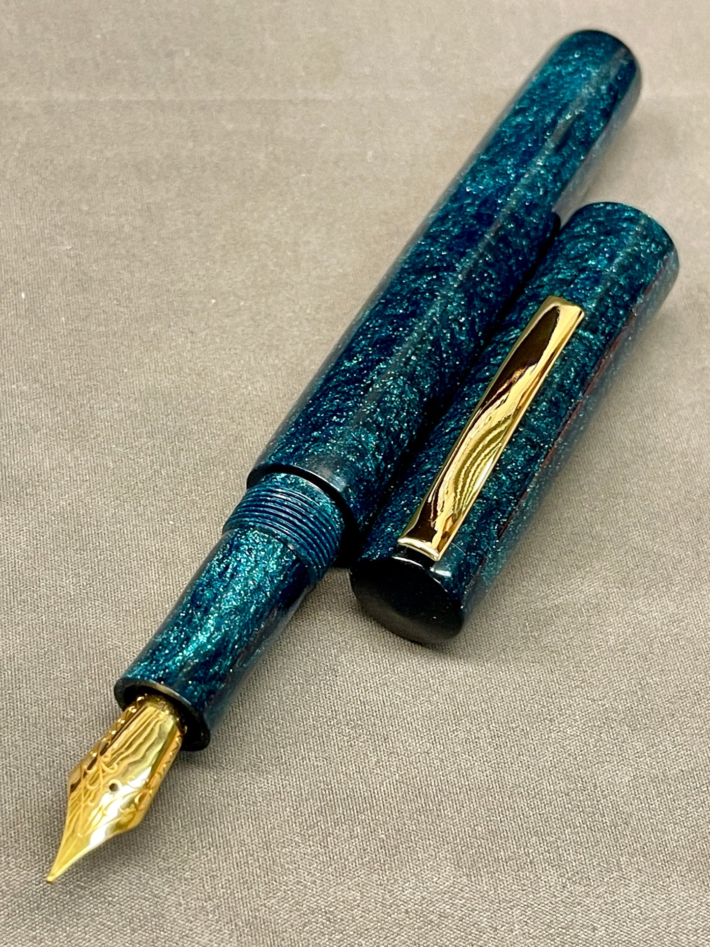 Z - Deep Green Pearl Pen with clip
