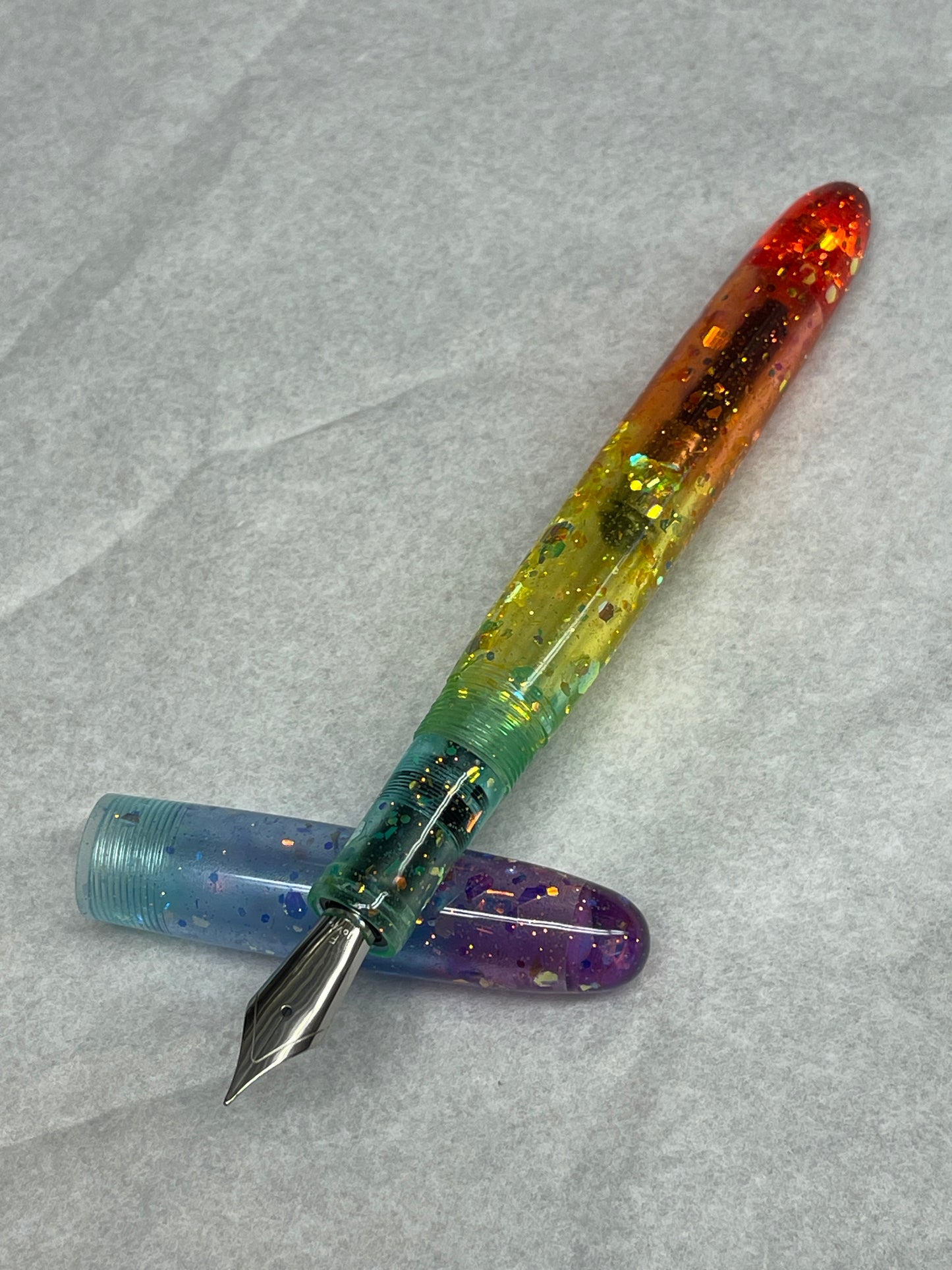 Z - Rainbow Glitter Fountain Pen (Diana)