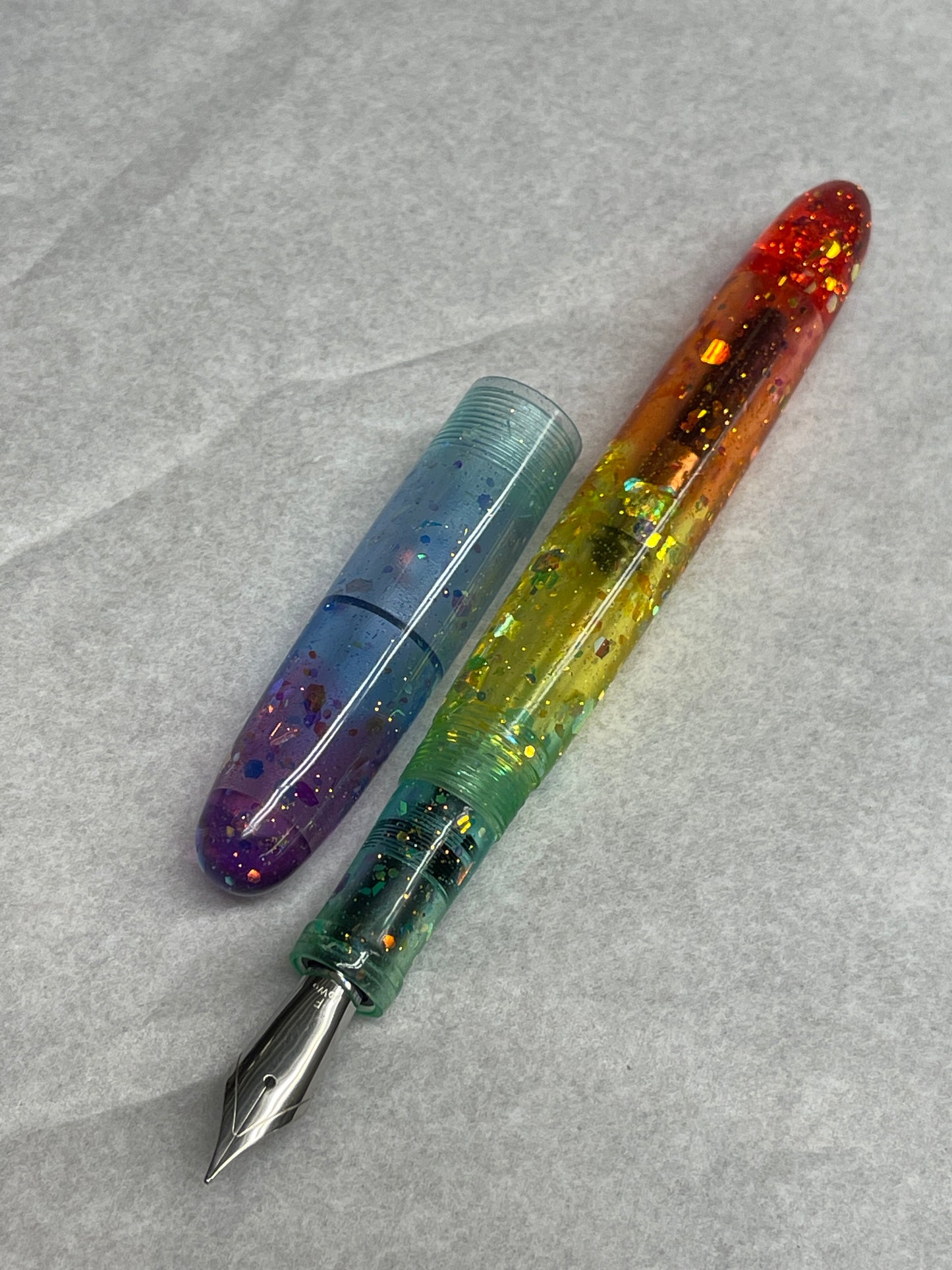 Z - Rainbow Glitter Fountain Pen (Diana)