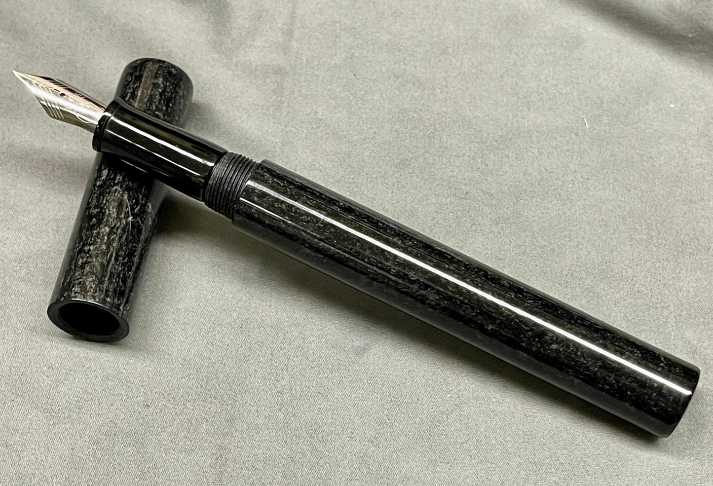 Z - Black Pearl Fountain Pen (Gilles)