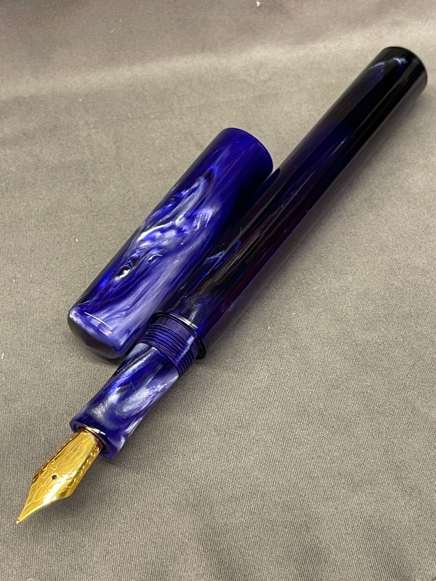 Z - The Sting Fountain Pen (Violet)