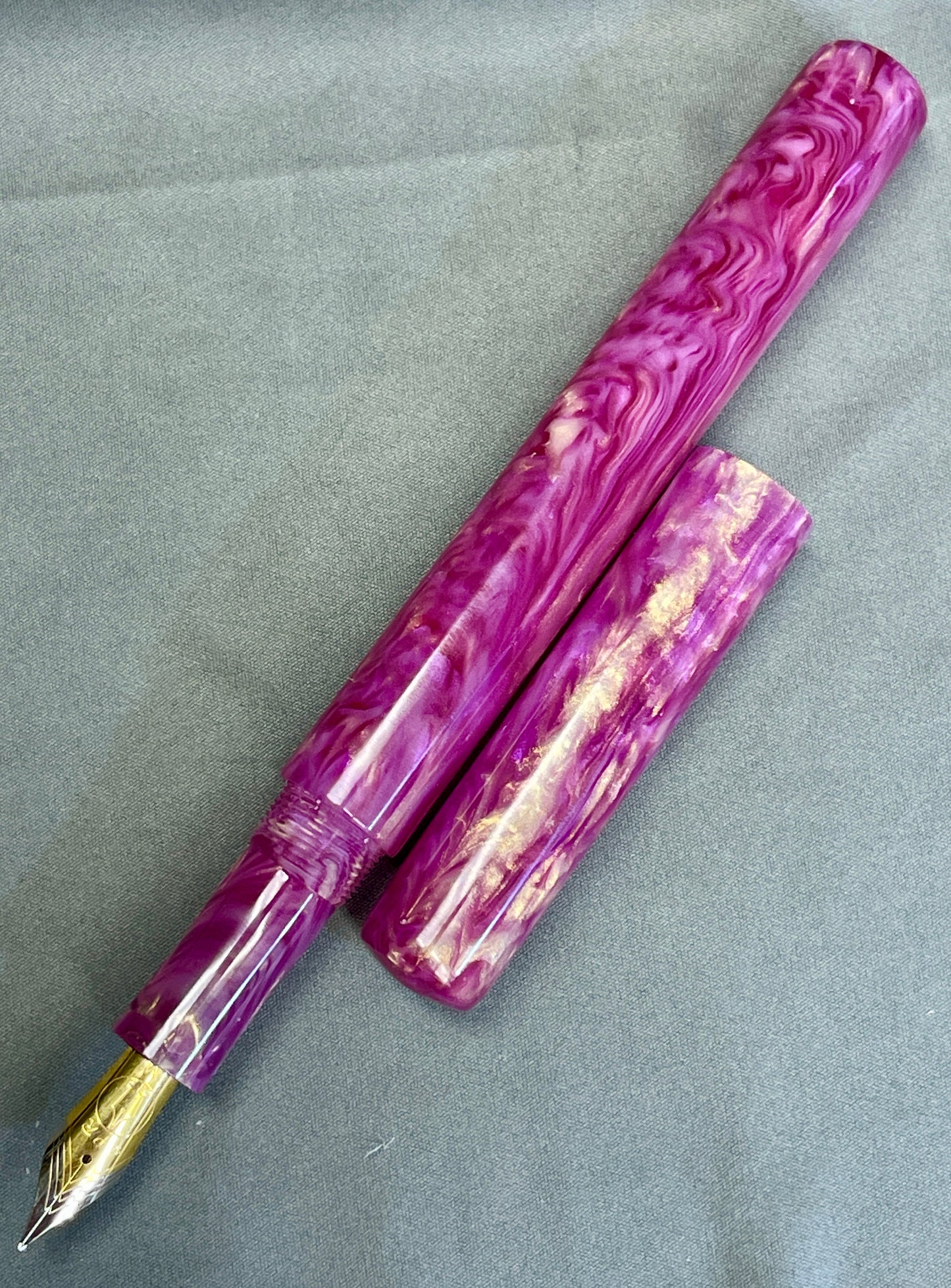 Z - Sangria Gold Pen