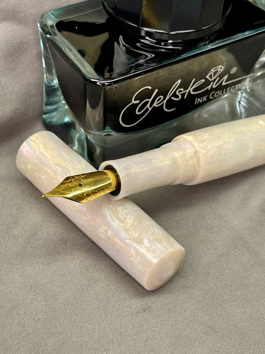 Z - Opaline Pocket Fountain Pen