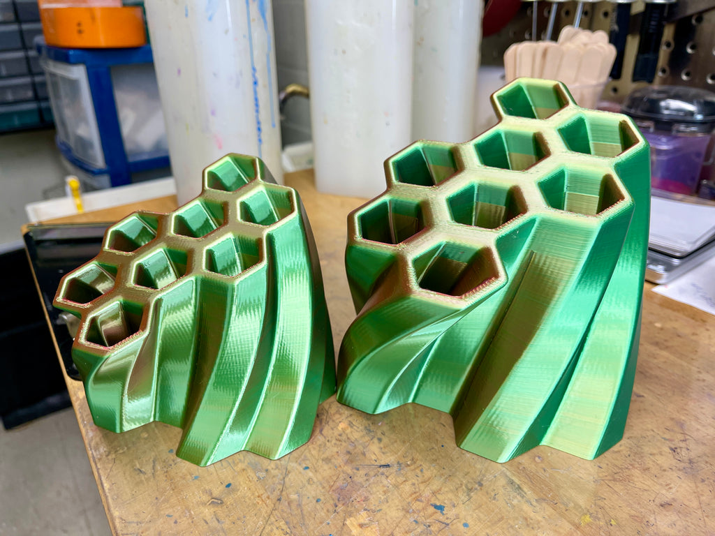 Small 3D Printed Color-Shifting Holder