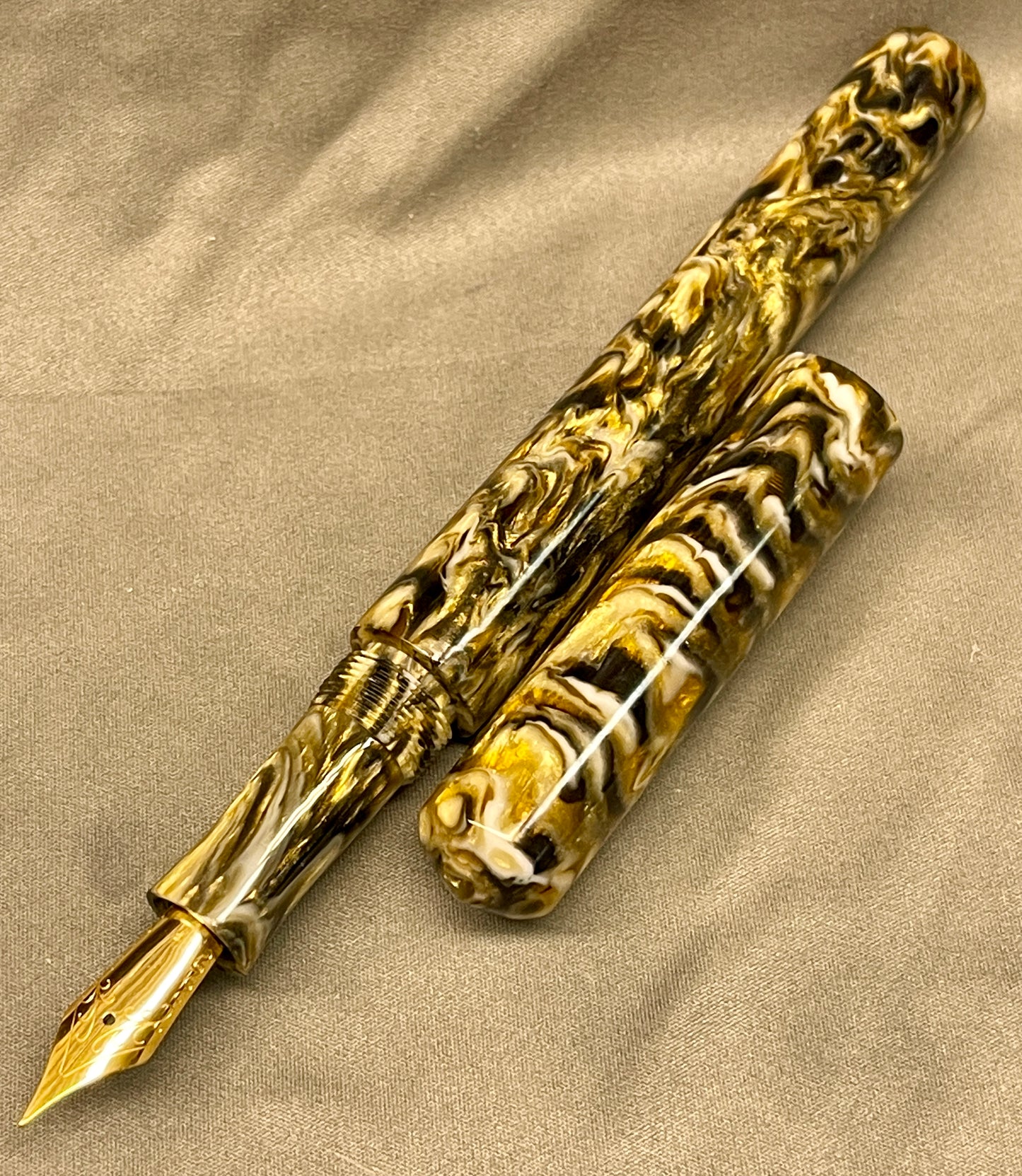 Z - Dust and Gold Pen