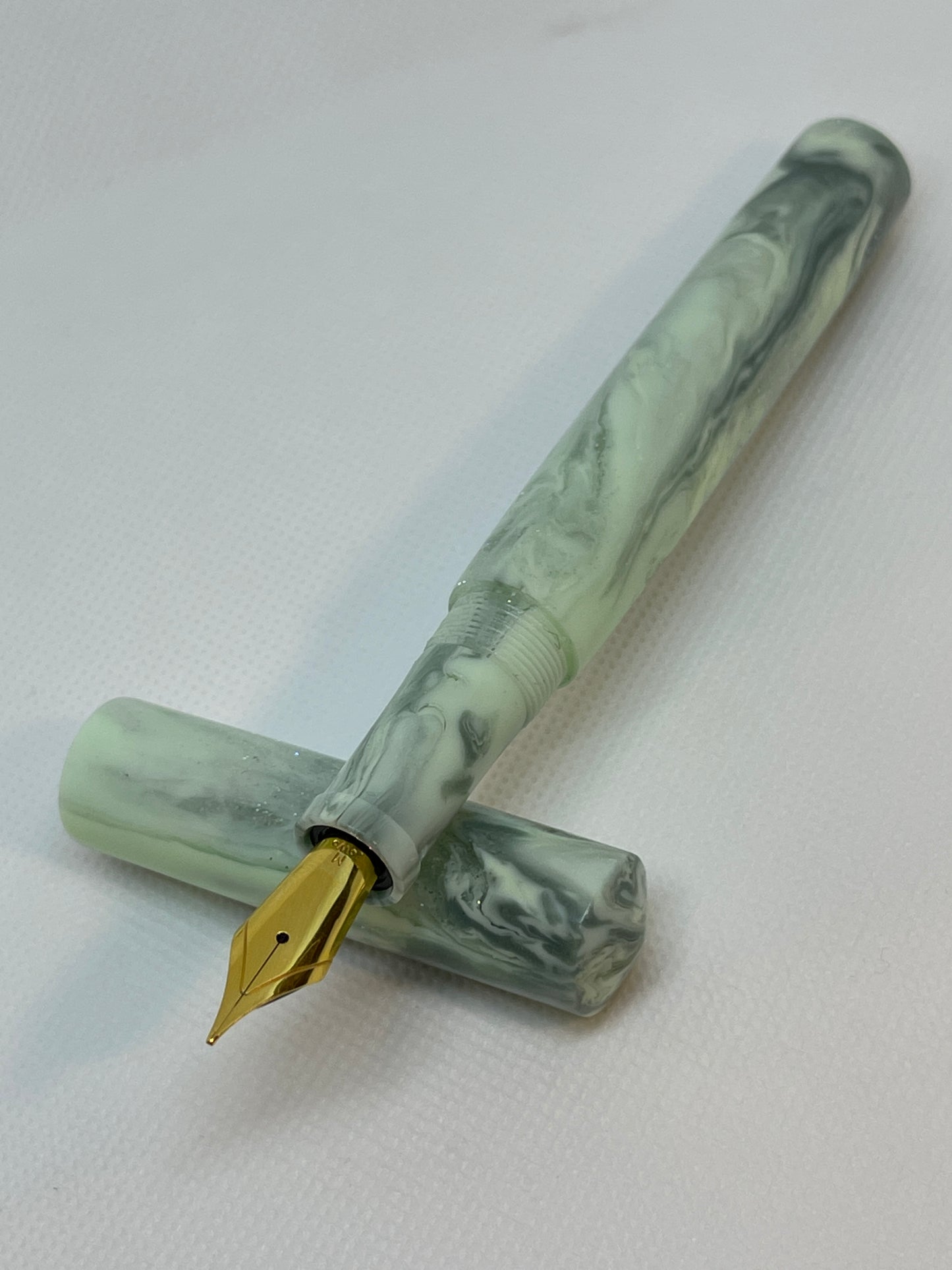 Spectral Glow Fountain Pen