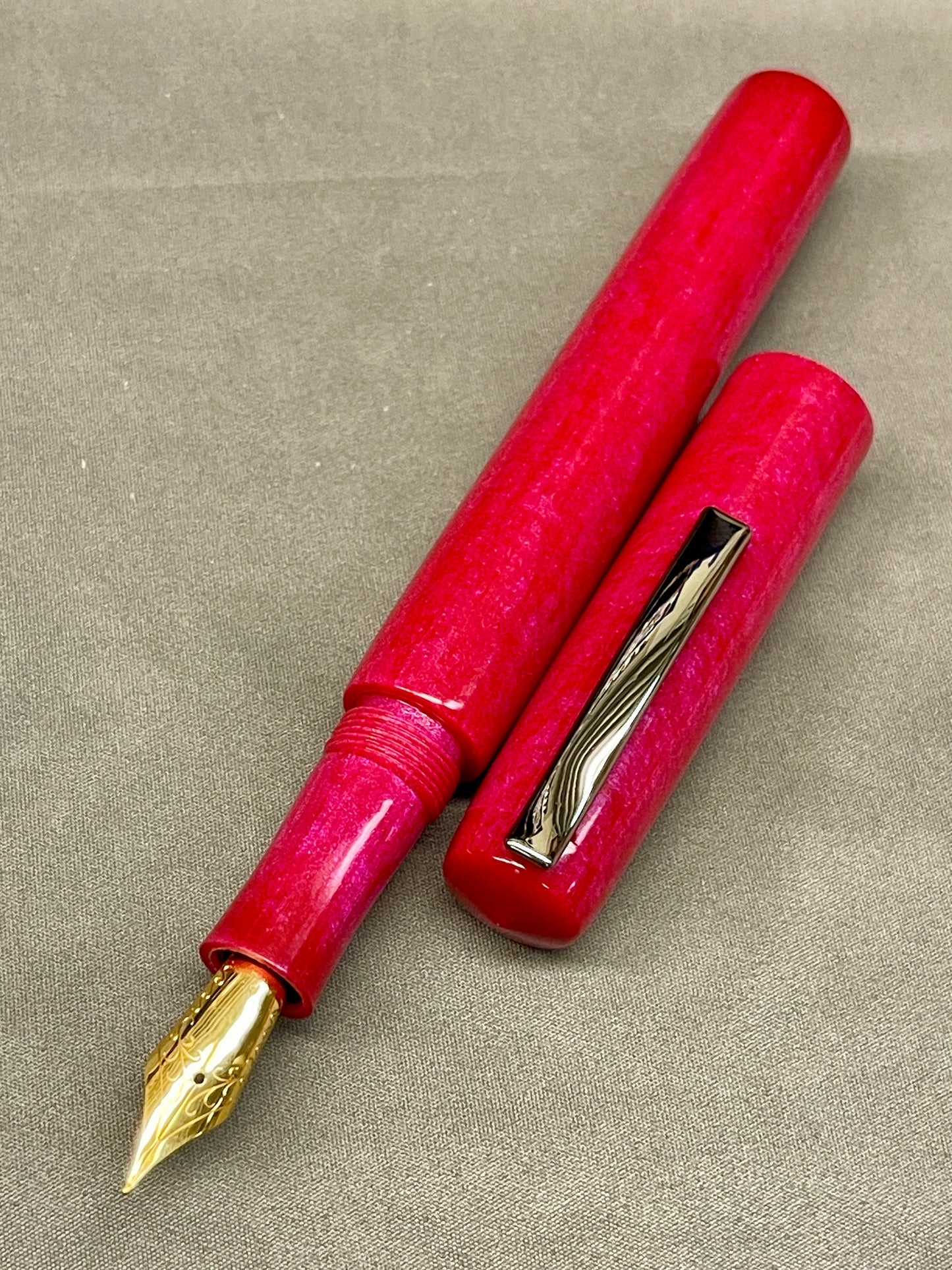 Z - Vibrant Pink Pearl Pen with clip