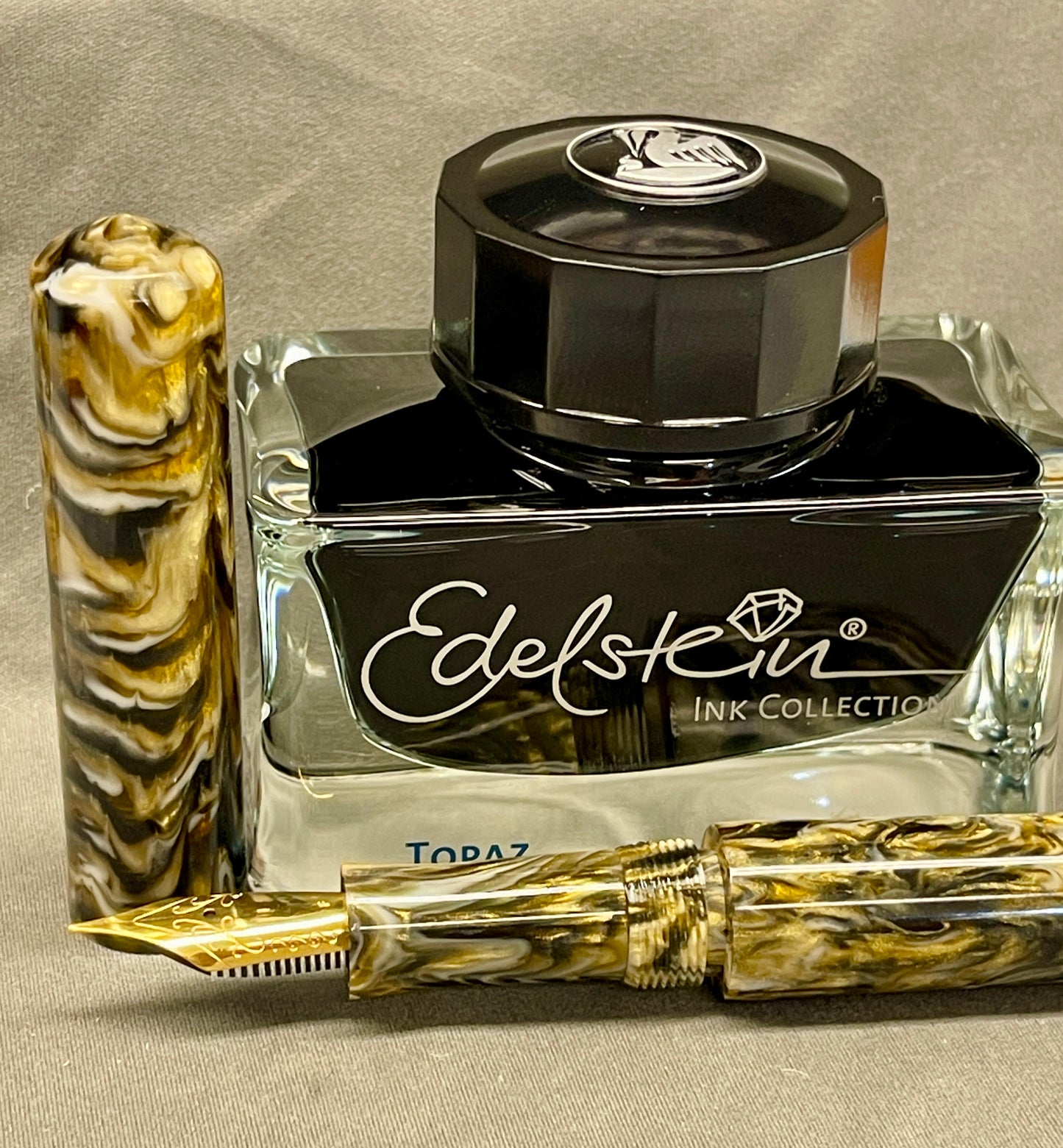 Z - Dust and Gold Pen