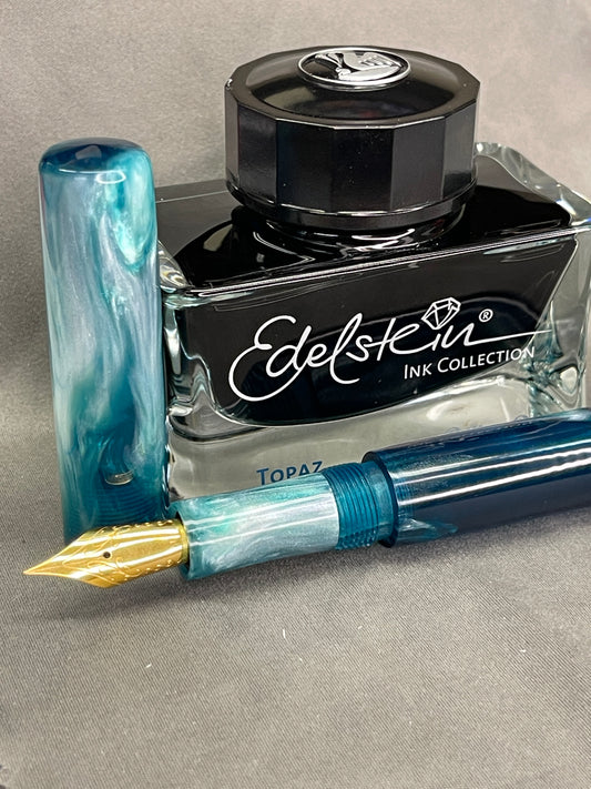 Z - The Sting Fountain Pen (Green)