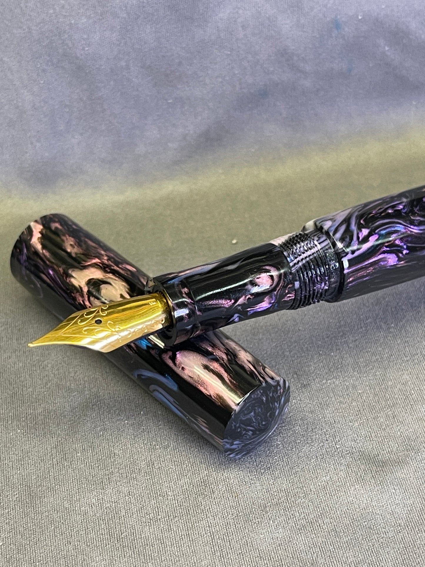 Z - Dark Side of Abalone Fountain Pen
