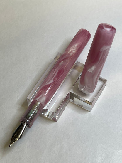 Z - Ghost Pink Fountain Pen