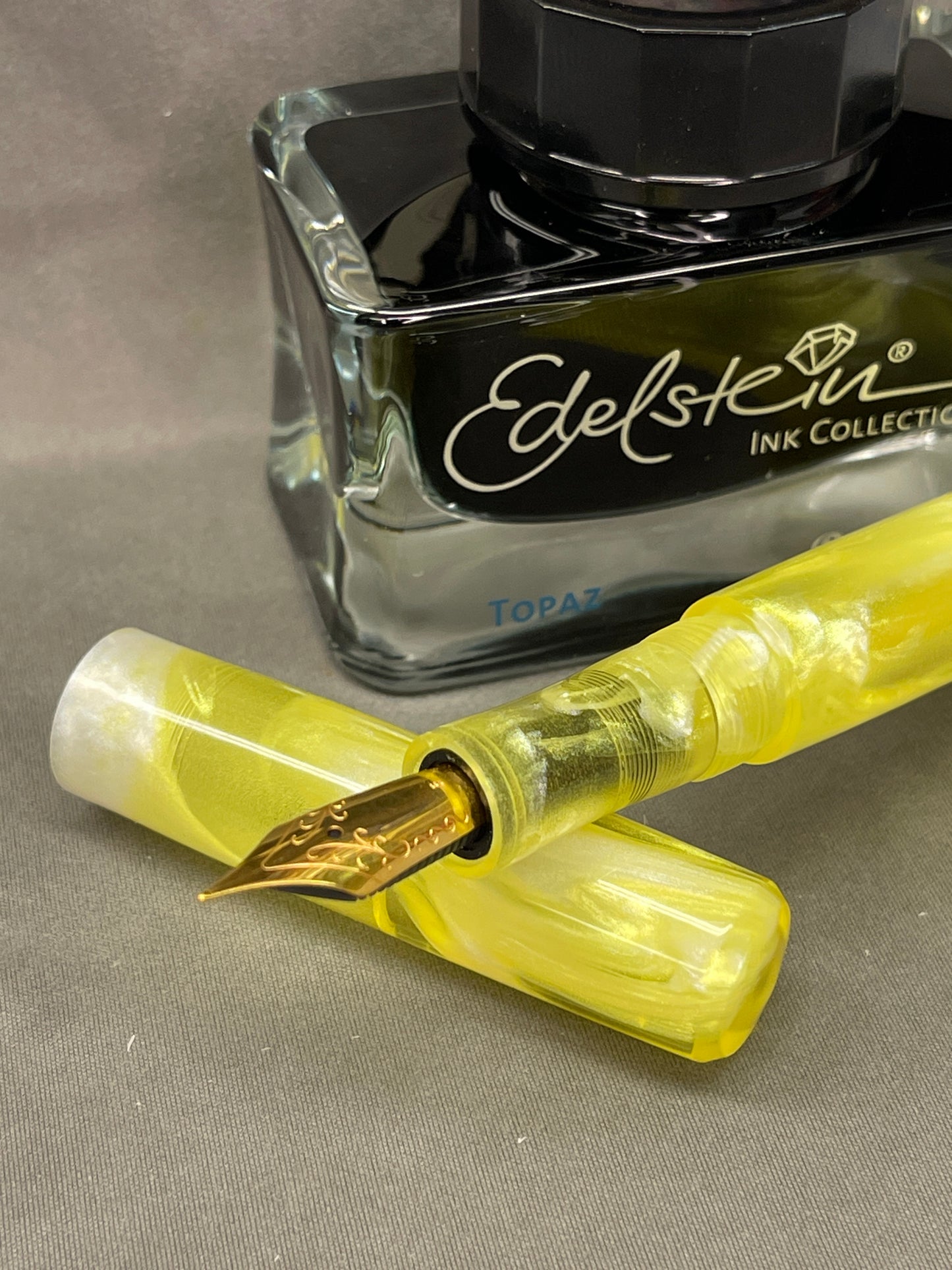 The Sting Fountain Pen (Yellow)