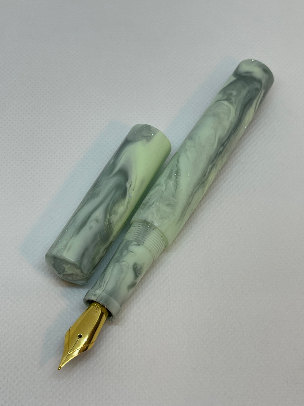 Spectral Glow Josephine Fountain Pen (Dawnie)