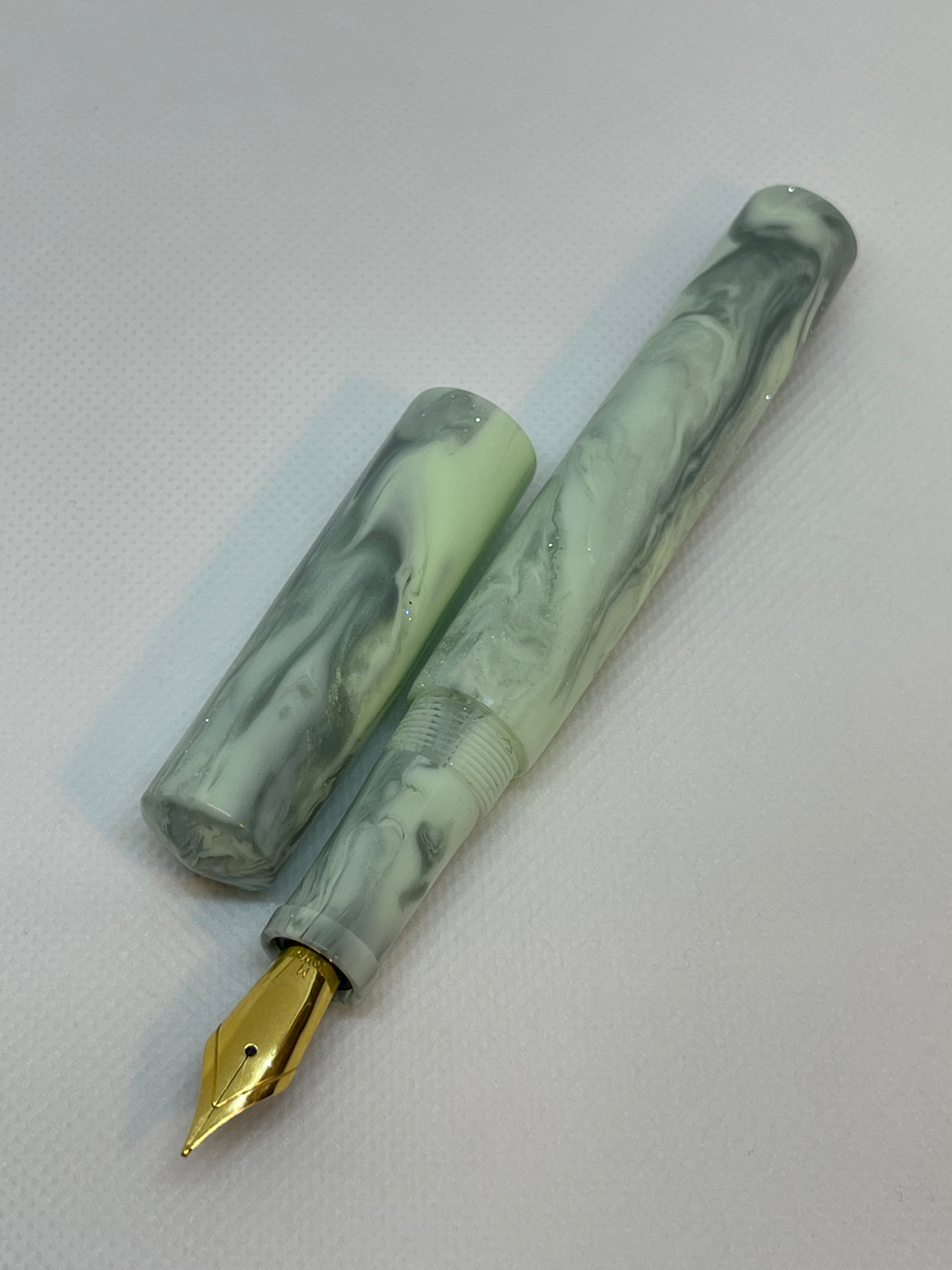Spectral Glow Josephine Fountain Pen (Dawnie)