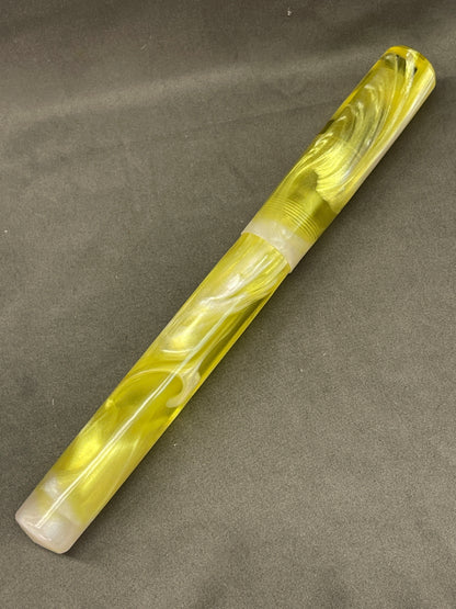 The Sting Fountain Pen (Yellow)