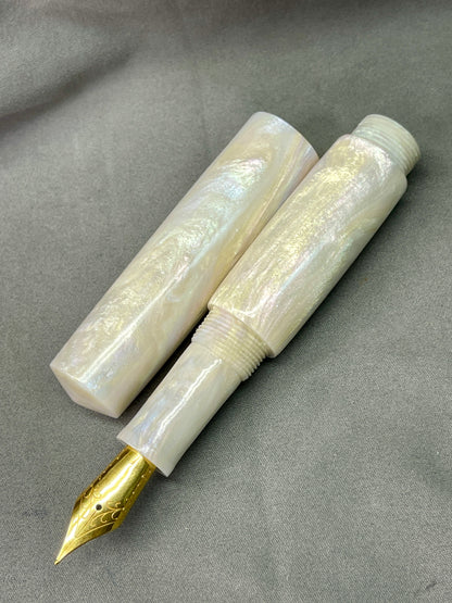Z - Opaline Pocket Fountain Pen