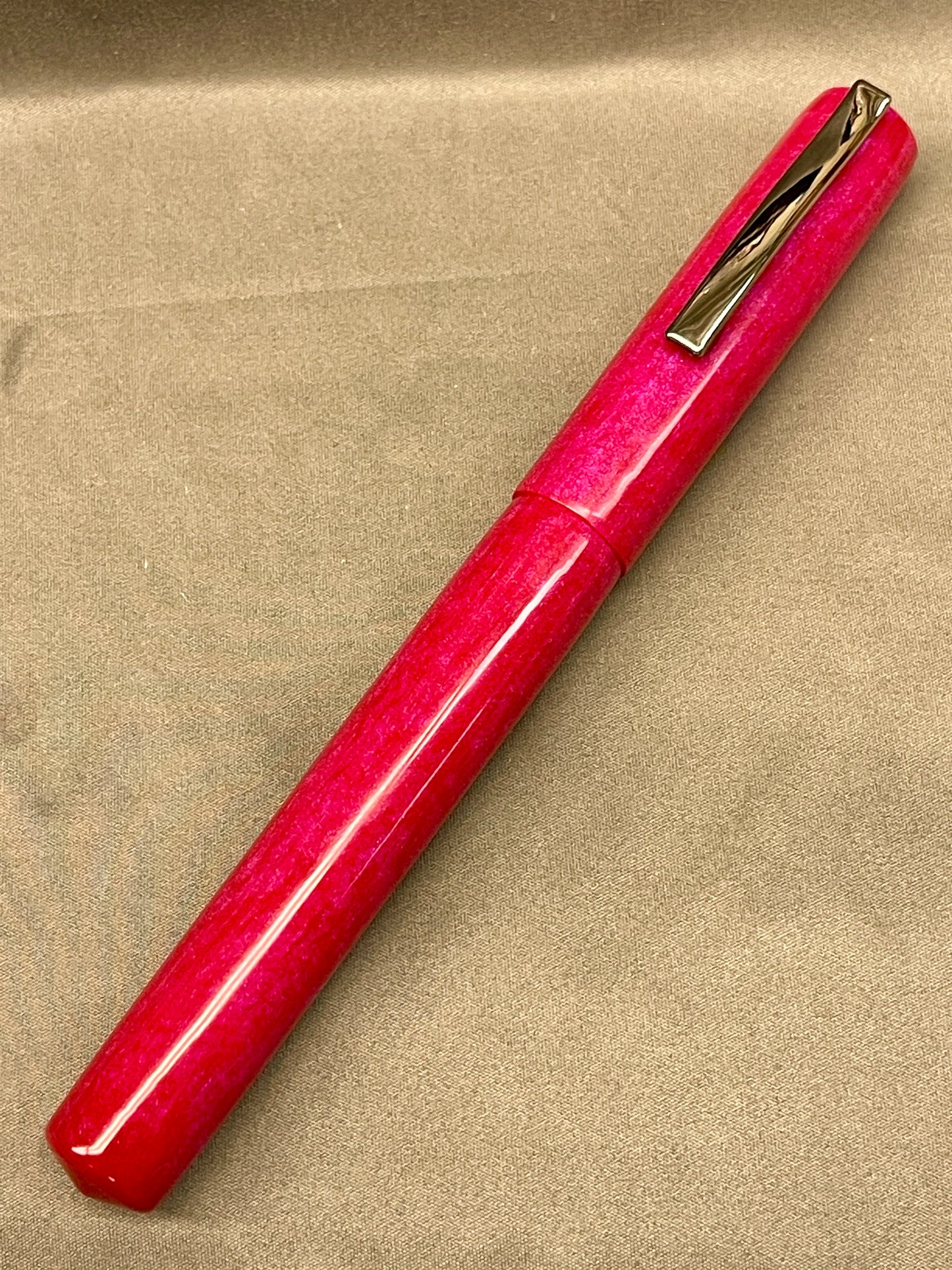 Z - Vibrant Pink Pearl Pen with clip