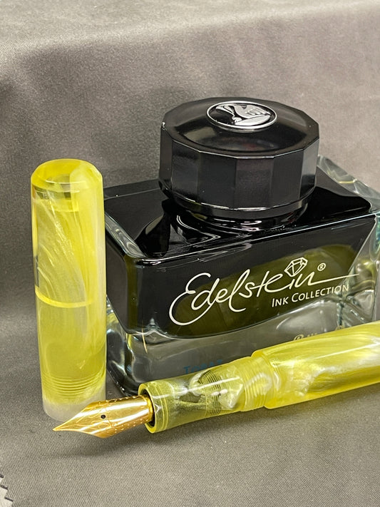 The Sting Fountain Pen (Yellow)