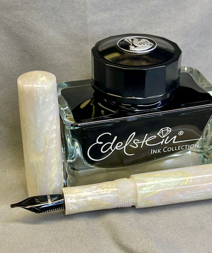 Z - Opaline Fountain Pen (Pattie)