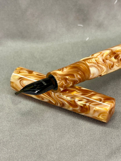 Z - Crème Brûlée Mia Petite Fountain Pen (Pattie)