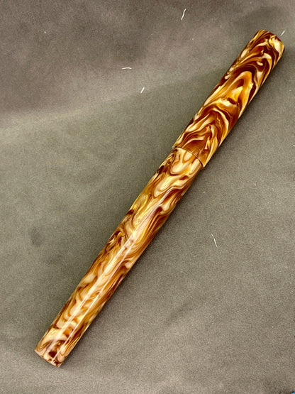 Z - Crème Brûlée Mia Petite Fountain Pen (Pattie)