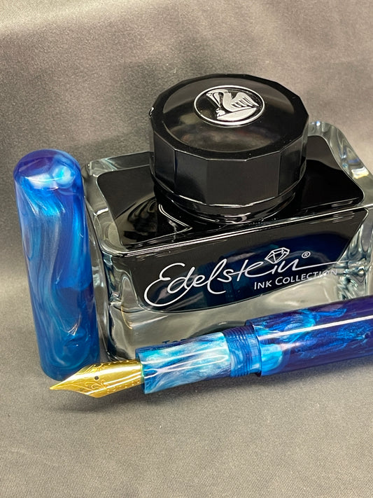 Z - The Sting Fountain Pen Abyss Blue (Robin)