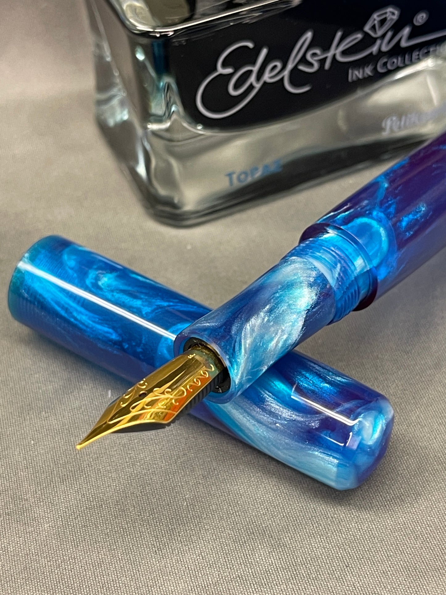 Z - The Sting Fountain Pen Abyss Blue (Robin)