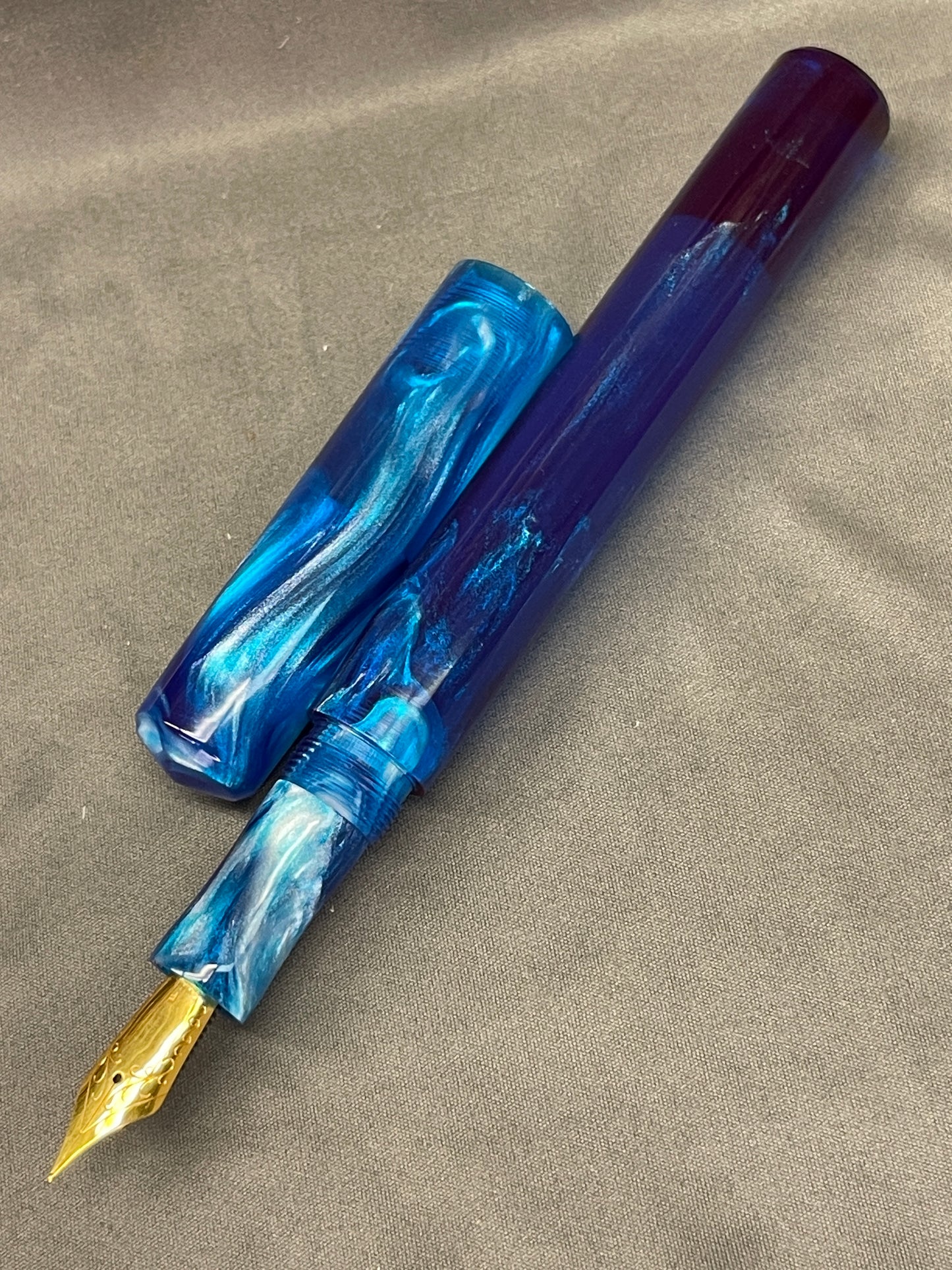 Z - The Sting Fountain Pen Abyss Blue (Robin)